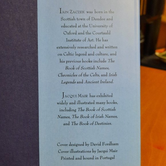 Hardcover Book "The Book of Scottish Clans" by Iain Zaczek - Picture 4 of 7